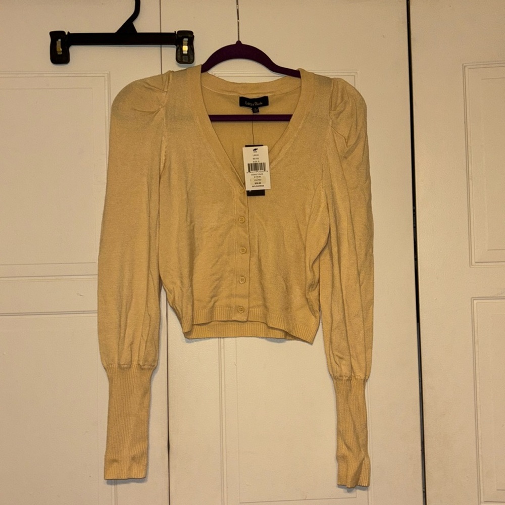 Lea & Viola beige button down sweater. NWT. Size S